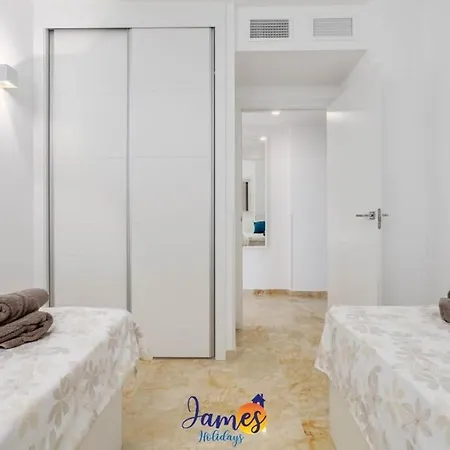 Modern 3 Bedroom Apt With Com Pool Pp30 Διαμέρισμα *